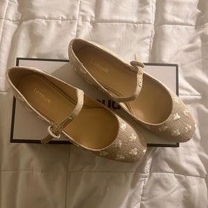 Floral Larroude flats, condition new. Linen raw material